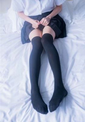饭桌上故意张开腿让公在线观