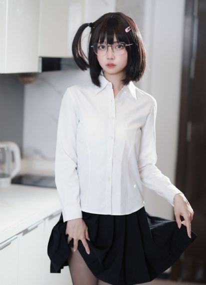 大胸女被c